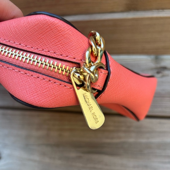 Michael Kors Jet Set Travel East West Large Crossbody - Picture 12 of 12